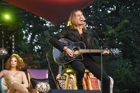 Julian F.M. Stoeckel & Friends - Die Show in Berlin