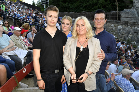 Premiere 'Unter Geiern - Der Sohn des Bärenjägers' in Bad Segeberg