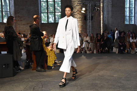 Nobi Talai Fashion Show auf der Berlin Fashion Week Spring/Summer 2020