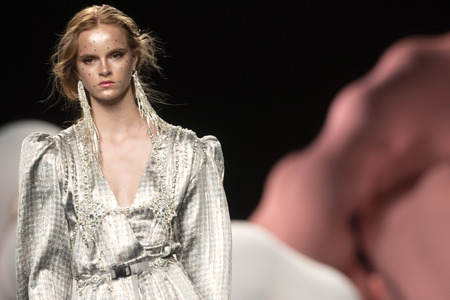 Ana Locking Fashion Show auf der Mercedes-Benz Fashion Week Madrid Spring/Summer 2020