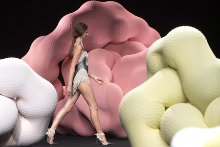 Ana Locking Fashion Show auf der Mercedes-Benz Fashion Week Madrid Spring/Summer 2020