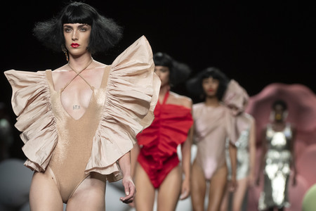 Ana Locking Fashion Show auf der Mercedes-Benz Fashion Week Madrid Spring/Summer 2020