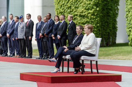 Angela Merkel empfängt Mette Frederiksen in Berlin