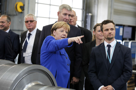 Angela Merkel im Siemens-Werk Görlitz