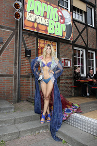 Eröffnung der Porno Karaoke Bar in Hamburg