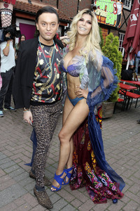 Eröffnung der Porno Karaoke Bar in Hamburg