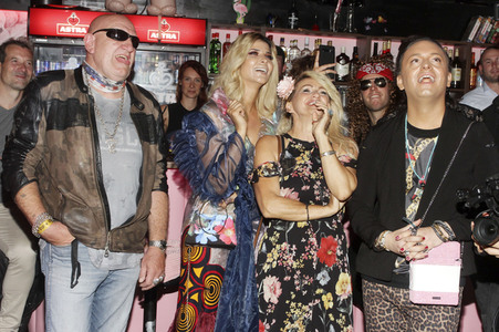 Eröffnung der Porno Karaoke Bar in Hamburg