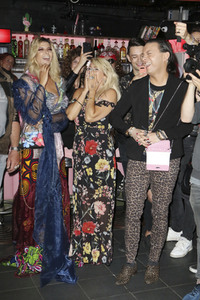 Eröffnung der Porno Karaoke Bar in Hamburg