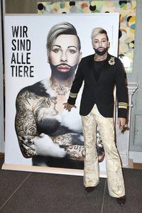 PETA-Kampagne mit Harald Glööckler in Hamburg