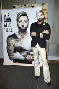 PETA-Kampagne mit Harald Glööckler in Hamburg