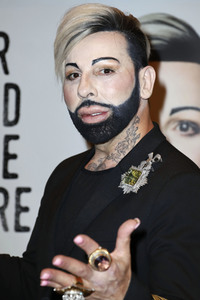 PETA-Kampagne mit Harald Glööckler in Hamburg