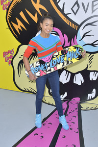 Start der Kampagne 'Bones Love Milk' in Huntington Beach