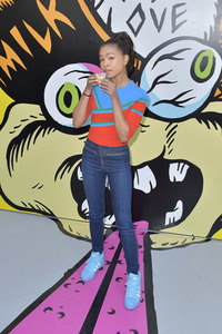 Start der Kampagne 'Bones Love Milk' in Huntington Beach