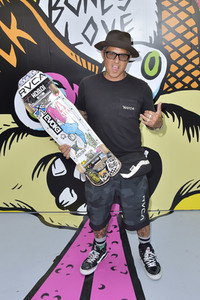 Start der Kampagne 'Bones Love Milk' in Huntington Beach