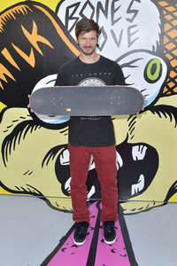 Start der Kampagne 'Bones Love Milk' in Huntington Beach