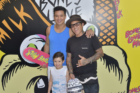 Start der Kampagne 'Bones Love Milk' in Huntington Beach