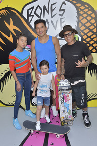 Start der Kampagne 'Bones Love Milk' in Huntington Beach