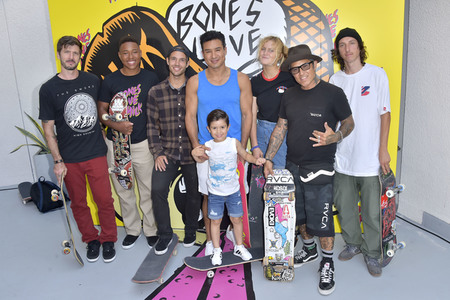 Start der Kampagne 'Bones Love Milk' in Huntington Beach