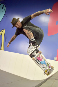 Start der Kampagne 'Bones Love Milk' in Huntington Beach