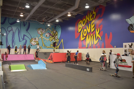 Start der Kampagne 'Bones Love Milk' in Huntington Beach