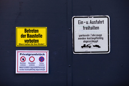 Symbolfoto Ausfahrt freihalten