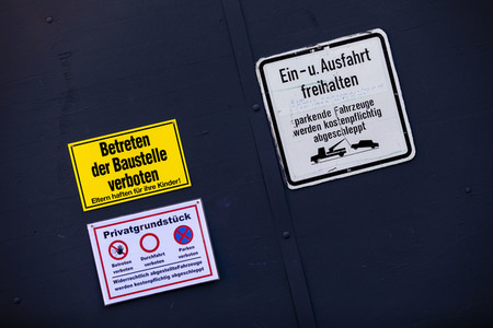 Symbolfoto Ausfahrt freihalten