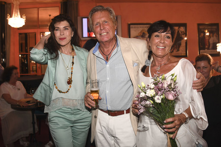 Theaterpremiere 'Wir sind die Neuen' in München