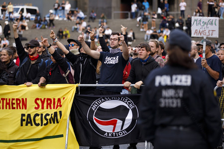 Mahnwache und Gegedemo in Köln