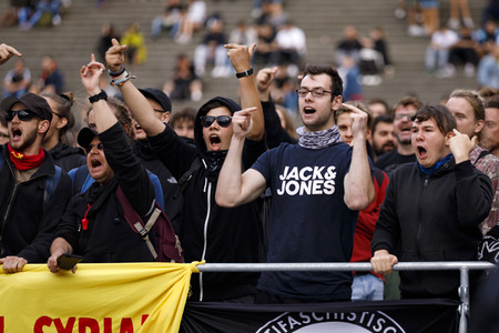 Mahnwache und Gegedemo in Köln