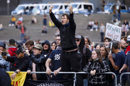 Mahnwache und Gegedemo in Köln
