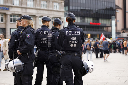 Mahnwache und Gegedemo in Köln