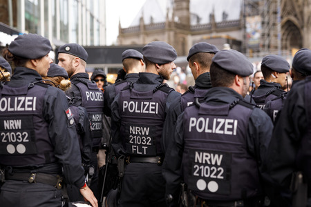 Mahnwache und Gegedemo in Köln