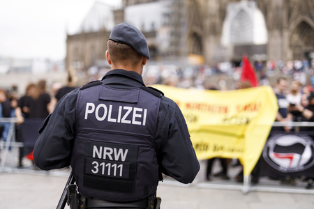 Mahnwache und Gegedemo in Köln