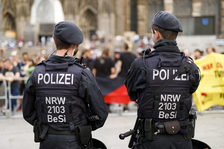 Mahnwache und Gegedemo in Köln