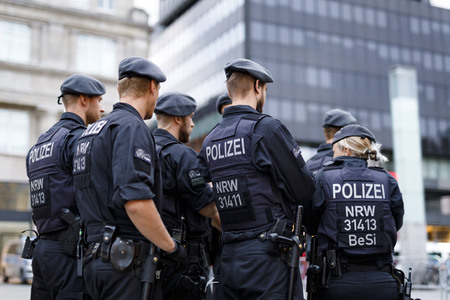 Mahnwache und Gegedemo in Köln