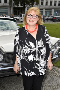 Theaterpremiere 'Zuhause bin ich Darling' in Berlin