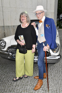 Theaterpremiere 'Zuhause bin ich Darling' in Berlin