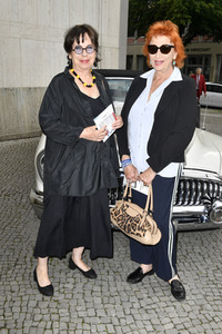 Theaterpremiere 'Zuhause bin ich Darling' in Berlin