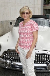 Theaterpremiere 'Zuhause bin ich Darling' in Berlin