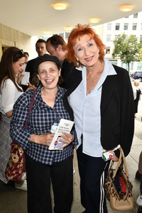 Theaterpremiere 'Zuhause bin ich Darling' in Berlin