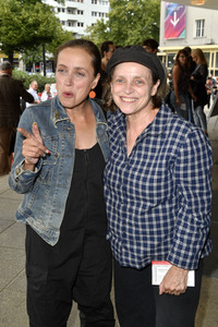 Theaterpremiere 'Zuhause bin ich Darling' in Berlin