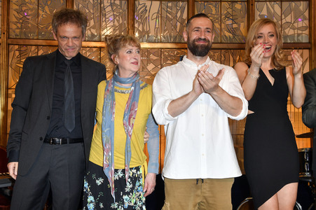 Theaterpremiere 'Zuhause bin ich Darling' in Berlin