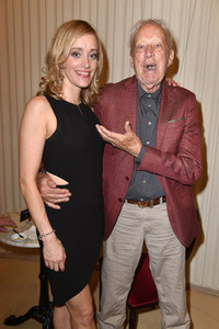 Theaterpremiere 'Zuhause bin ich Darling' in Berlin