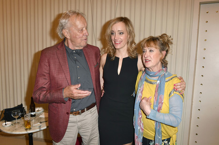 Theaterpremiere 'Zuhause bin ich Darling' in Berlin