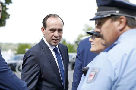 Gedenkveranstaltung zum 58. Jahrestag des Mauerbaus an der Glienicker Brücke in Potsdam