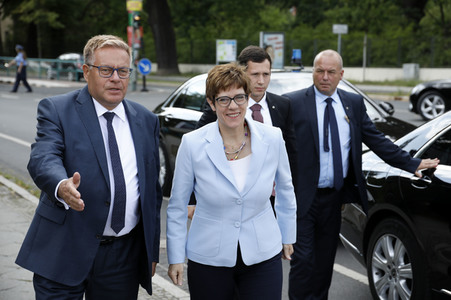 Gedenkveranstaltung zum 58. Jahrestag des Mauerbaus an der Glienicker Brücke in Potsdam