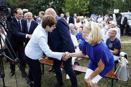 Gedenkveranstaltung zum 58. Jahrestag des Mauerbaus an der Glienicker Brücke in Potsdam