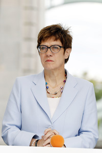 Gedenkveranstaltung zum 58. Jahrestag des Mauerbaus an der Glienicker Brücke in Potsdam