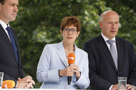 Gedenkveranstaltung zum 58. Jahrestag des Mauerbaus an der Glienicker Brücke in Potsdam