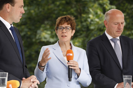 Gedenkveranstaltung zum 58. Jahrestag des Mauerbaus an der Glienicker Brücke in Potsdam